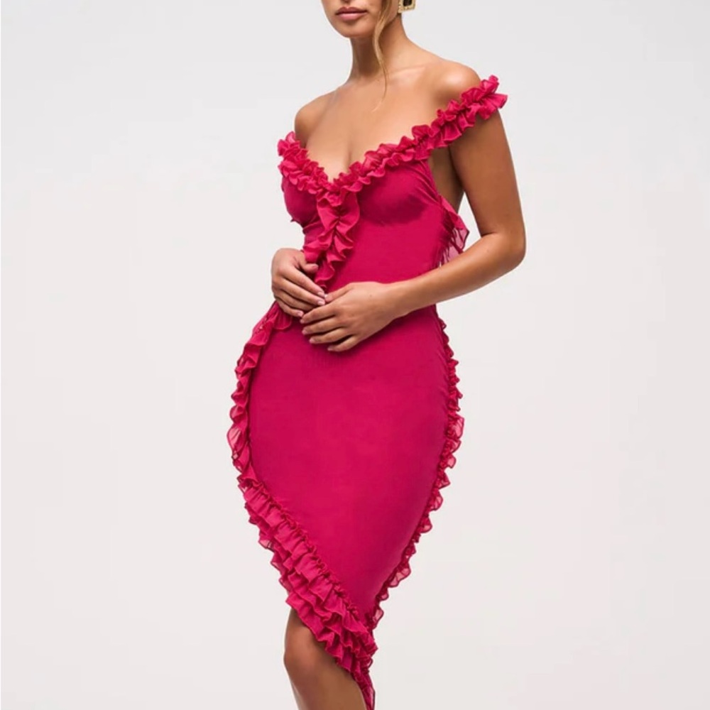 Chic Strapless Ruffle Dress in Vibrant Pink